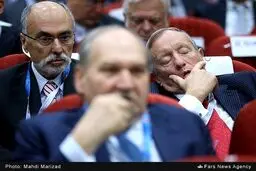خوابیدن تاجر ایتالیایی در اتاق بازرگانی ایران!/ عکس
