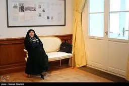 ژست جالب خانم سخنگو در حاشیه مذاکرات هسته‌ای/ عکس