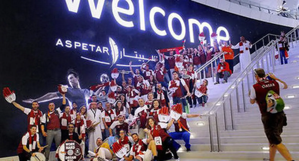 خرید تماشاگران اسپانیایی برای رونق دادن به سکوی ورزشگاه های قطر/تصاویر