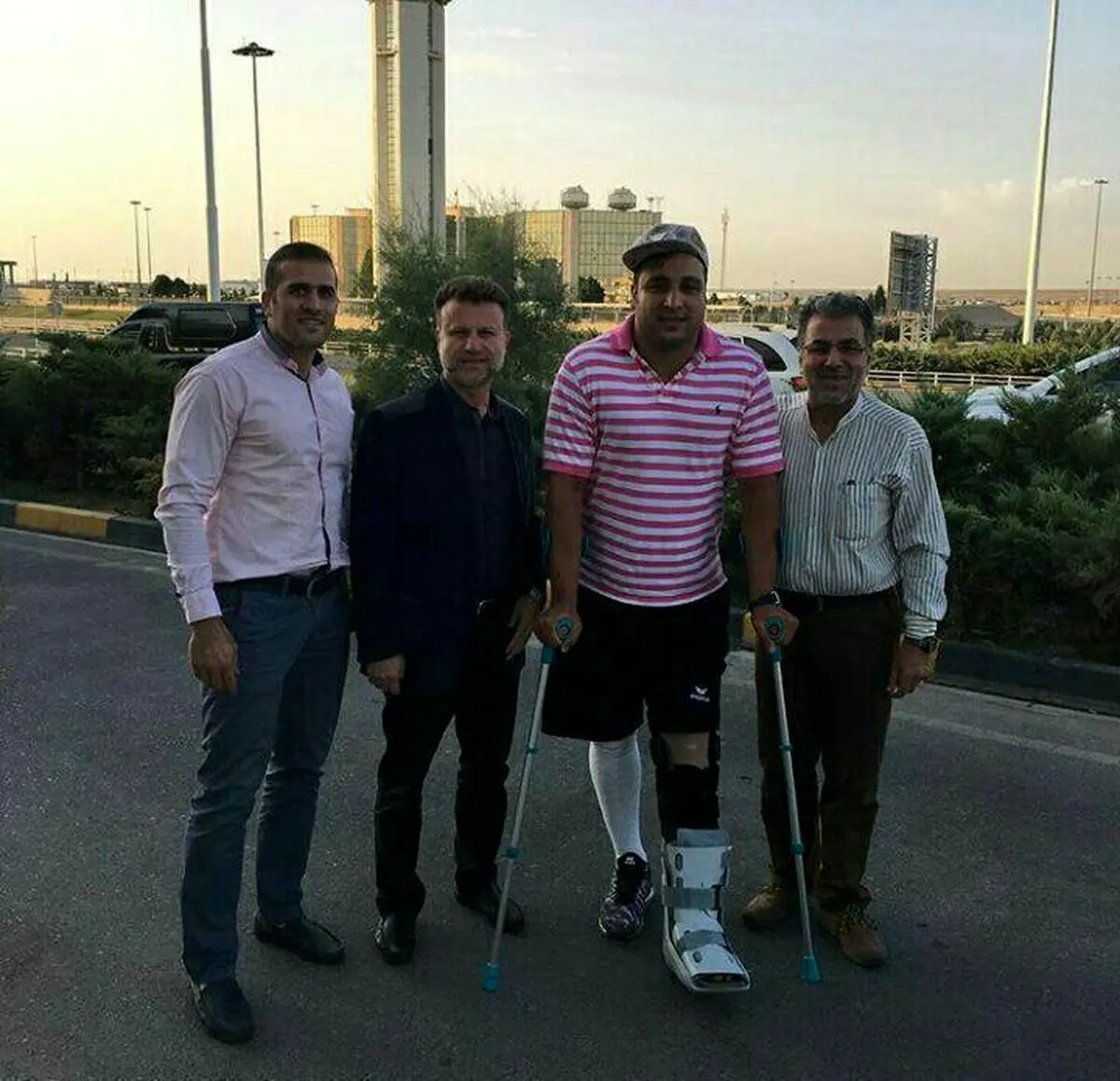 ورزشکار جنجالی المپیک به تهران رسید!/ عکس