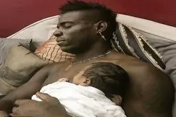 تصویری از ستاره پرحاشیه ایتالیا و فرزندش