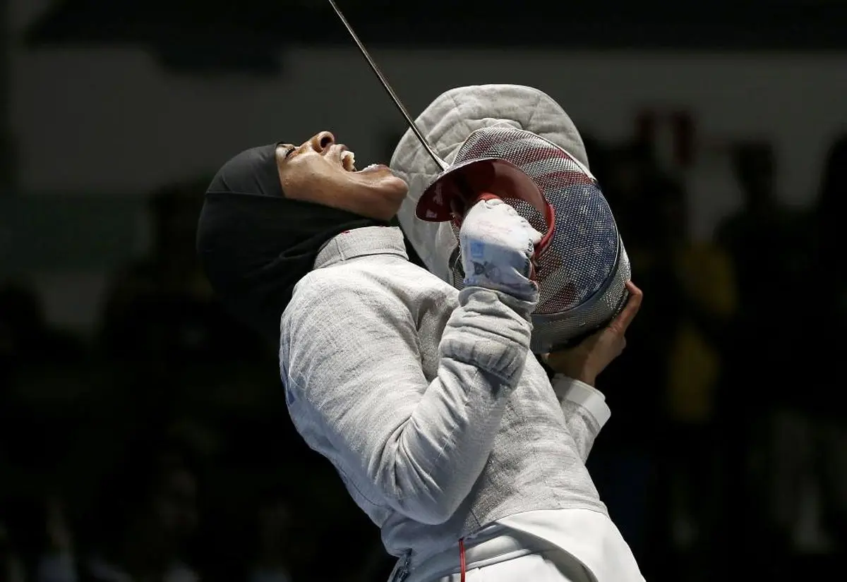 شادی جالب شمشیرباز محجبه آمریکایی/عکس