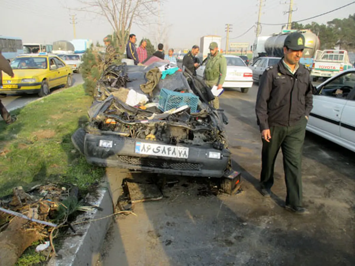 مچاله شدن پراید زیر چرخ‌‌های تریلی+ عکس