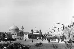 تصاویری از بارگاه امام رضا (ع) در دهه شصت