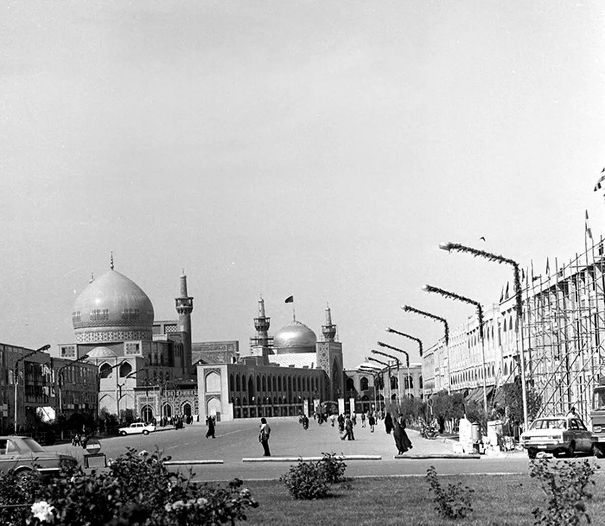 تصاویری از بارگاه امام رضا (ع) در دهه شصت