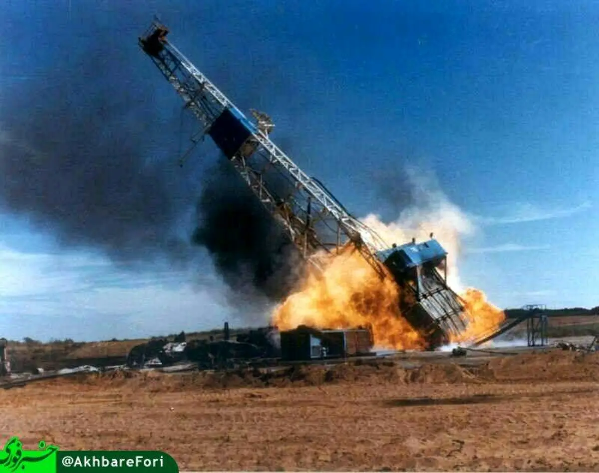 تصویر لحظه افتادن دکل نفتی که جان 4 نفر را گرفت