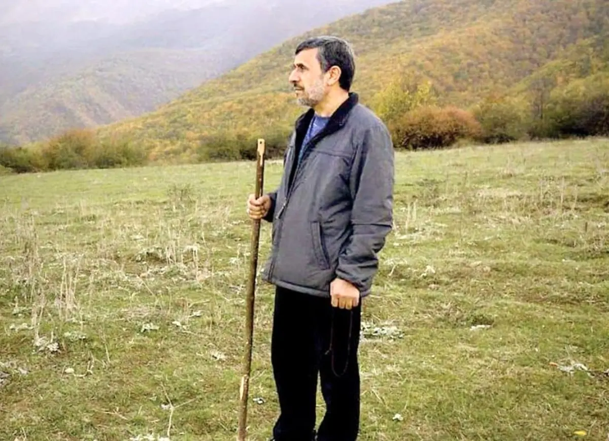 زیباکلام: اصولگرایان تندرو در سال ۱۴۰۰ با آمریکا توافق می‌کنند! / احمدی‌نژاد رئیس‌جمهور آینده است