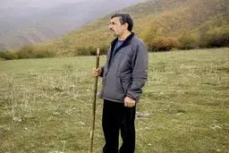 زیباکلام: اصولگرایان تندرو در سال ۱۴۰۰ با آمریکا توافق می‌کنند! / احمدی‌نژاد رئیس‌جمهور آینده است