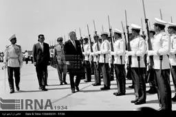 سفر معاون رییس جمهوری آمریکا به تهران 1341 /عکس