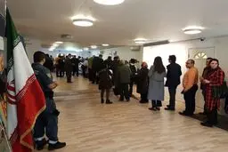 صف اخذ رای در سفارت ايران در سوئد