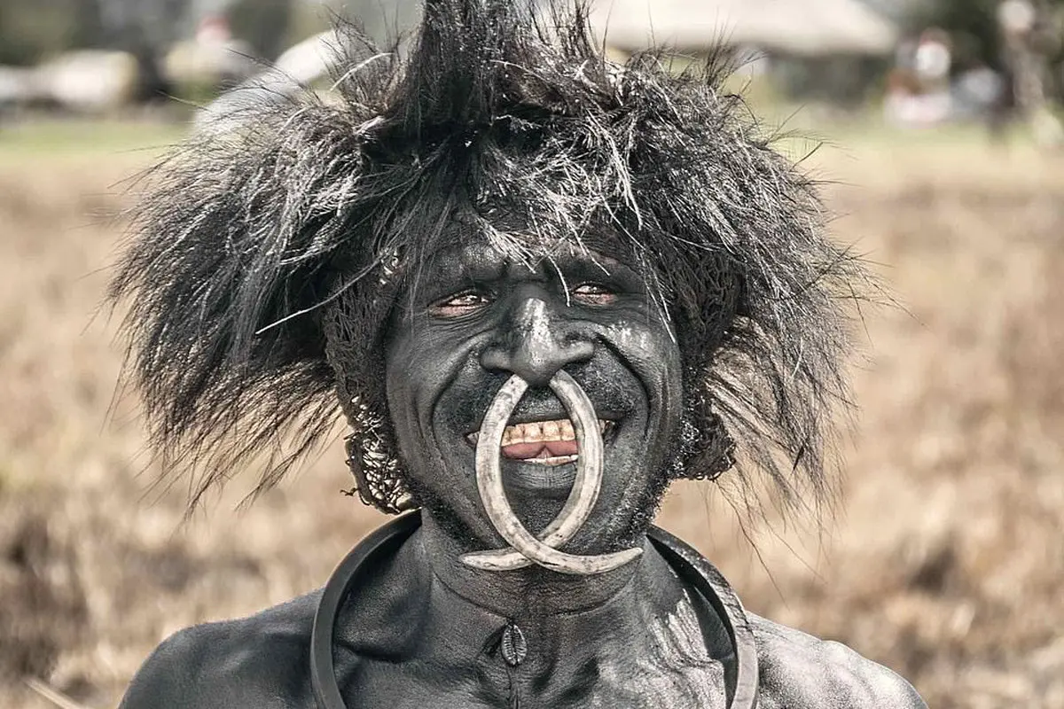 تصویری از یکی از افراد قبیله ترسناک دانی اندونزی + عکس