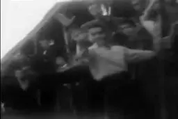 ببينيد: فیلمی نادر و قدیمی از ماشین دودی و تفريح جوانان در سال 1339