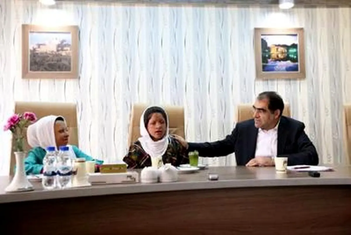 دیدار وزیر بهداشت با دانش‌آموزان شین‌آبادی /تصاویر