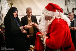 هدیه بابانوئل به معاون روحانی/عکس