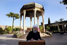 بازدید رئیس جمهور از آرامگاه سعدی و حافظ به روایت تصویر