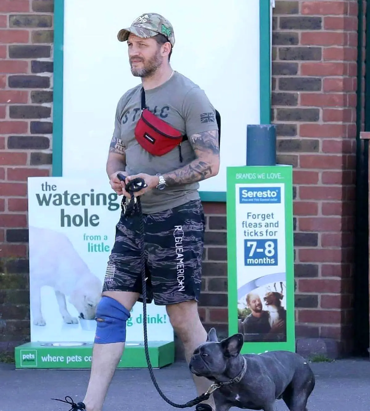 تیپ خاص بازیگر مشهور هالیوود در خیابان های لندن + عکس