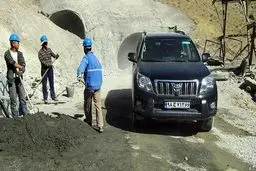 واکنش روزنامه اطلاعات به حضور کارگران چینی در ایران: ممکن است مامور باشند