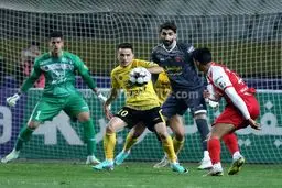 جنگ نقل و انتقالاتی در بازی سپاهان - پرسپولیس