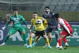 جنگ نقل و انتقالاتی در بازی سپاهان - پرسپولیس