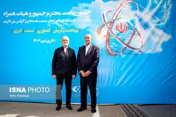 تصاویر دیدار رئیس جمهور از نمایشگاه صنعت هسته‌ای