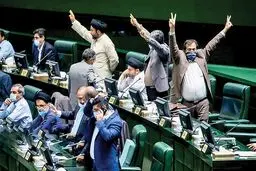 انتقاد تند و تیز کیهان از دولت و مجلس