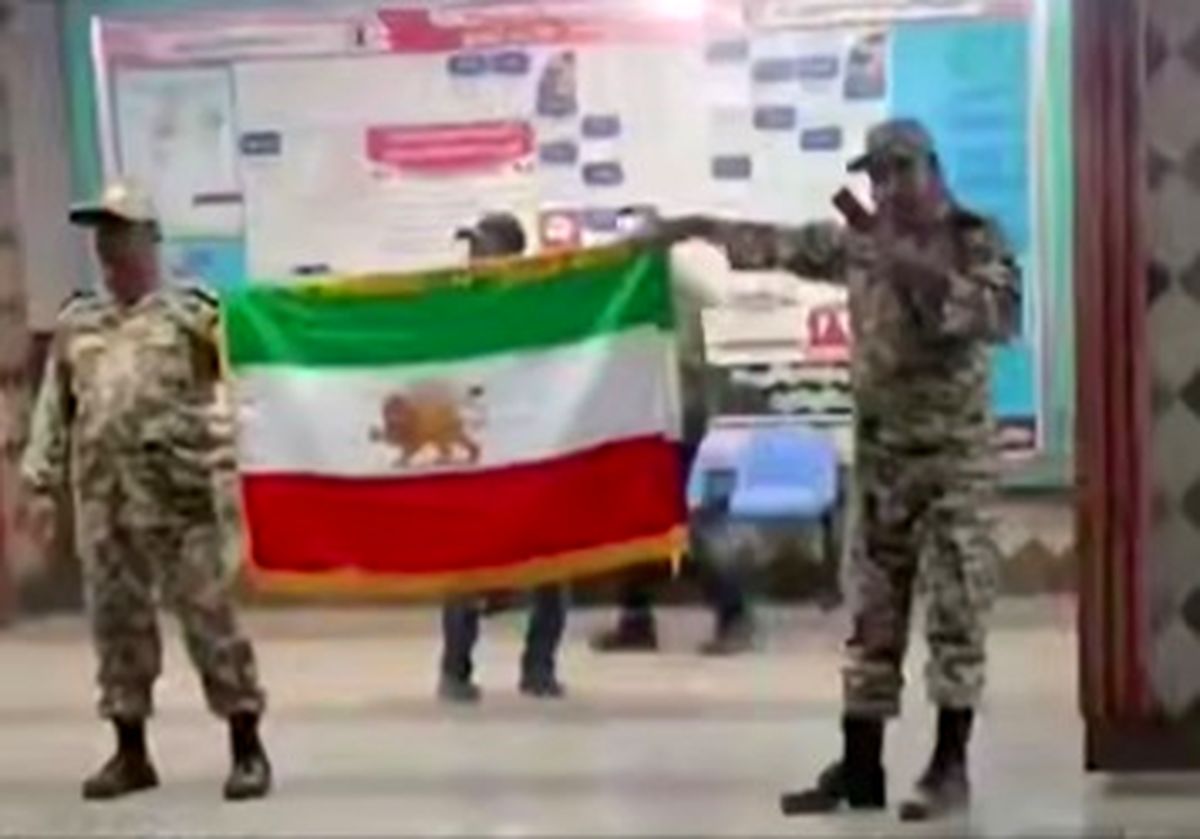 دستگیری دو معاند با لباس ارتشی در مترو تهران + فیلم