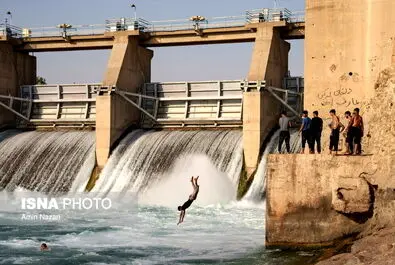 شنا در رودخانه
