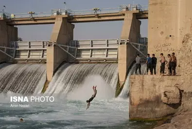 شنا در رودخانه