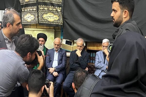 عزاداری پزشکیان در آیین تکریم ۵۷ شهید ارتش 