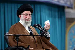 رهبرانقلاب:استمرار مبارزه، منطق سیاسی امام خمینی(ره) بود
