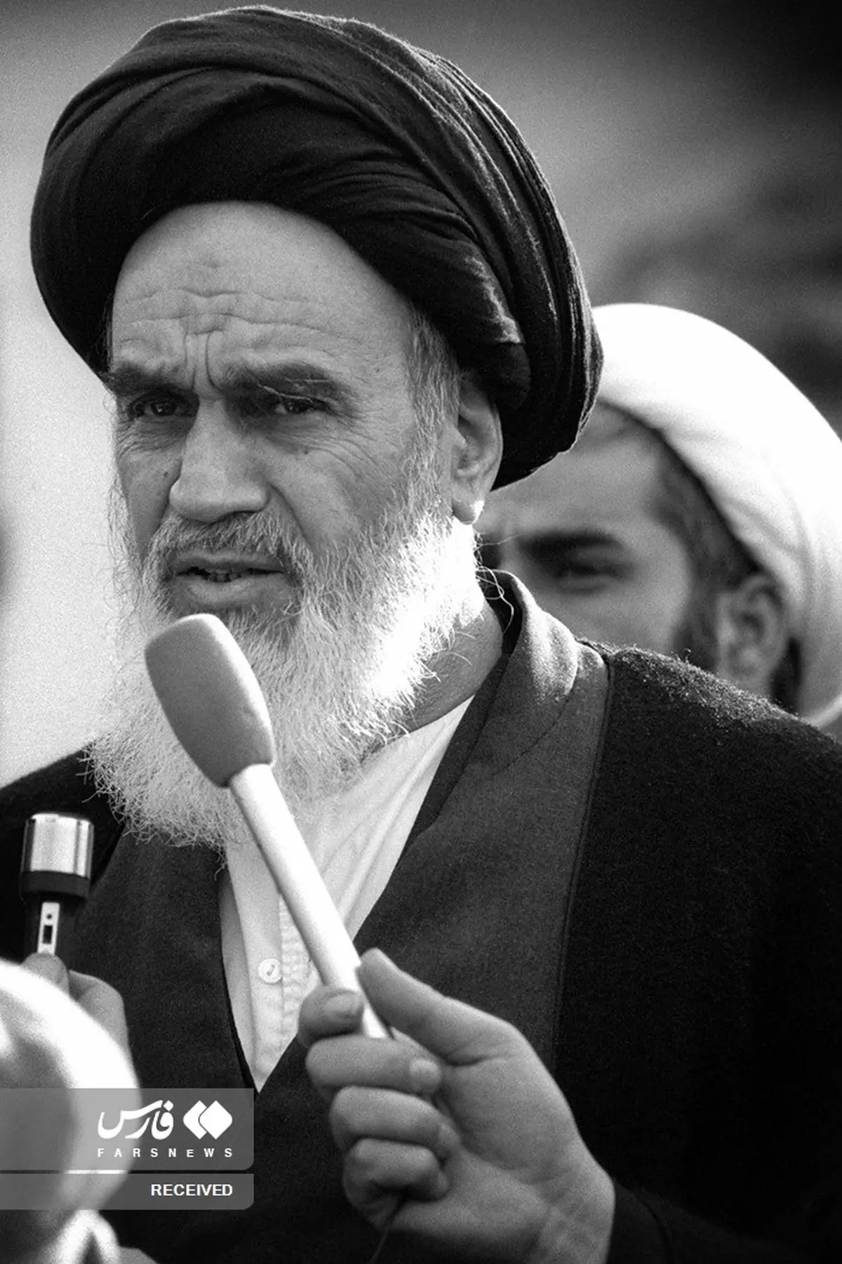  لحظه ورود تاریخی امام خمینی(ره) به وطن