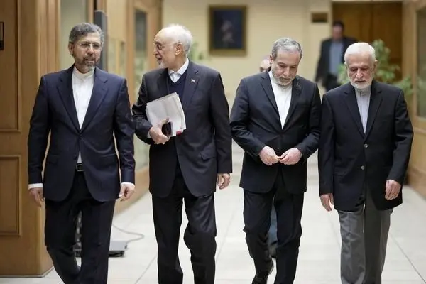 عراقچی با فرمانده سنتکام دست ندادم + فیلم