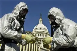 پشت‌پرده سلاح عجیب ارتش آمریکا / بمبی که سربازان دشمن را همجنسگرا می کند!