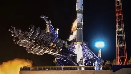 لحظه حرکت موشک سایوز روسی و ارسال سه ماهواره ایرانی به فضا