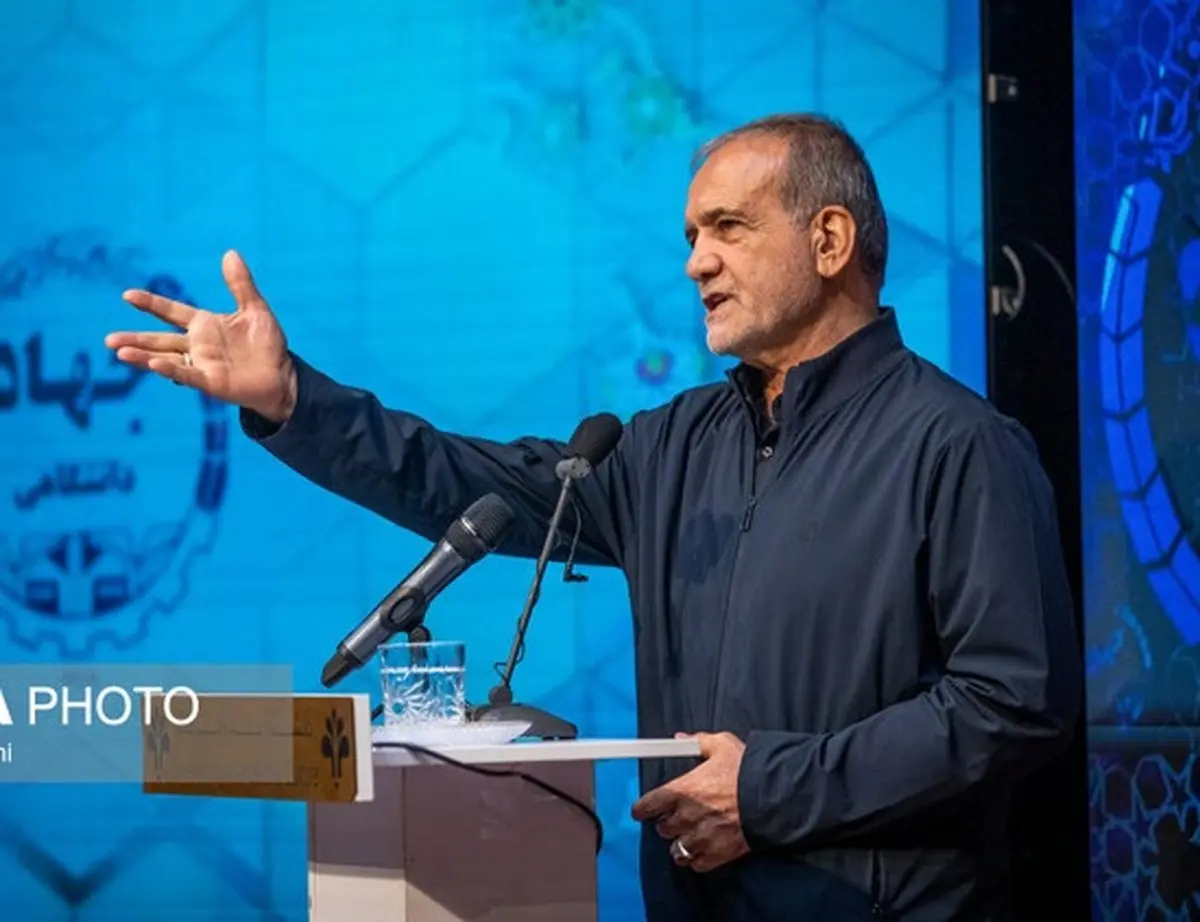 پزشکیان: آینده ایران را با جهادگران و دانشمندان می‌سازیم