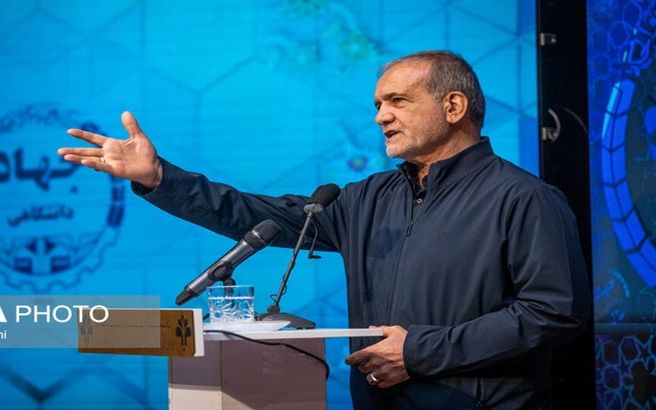 پزشکیان: آینده ایران را با جهادگران و دانشمندان می‌سازیم