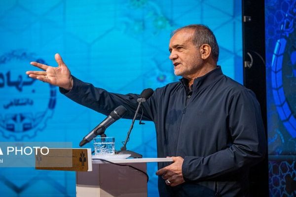 پزشکیان: آینده ایران را با جهادگران و دانشمندان می‌سازیم