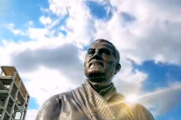 شهیدی که حاج قاسم وصیت کرد تا کنار او دفن شود + عکس