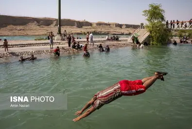 شنا در رودخانه