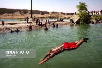 شنا در رودخانه