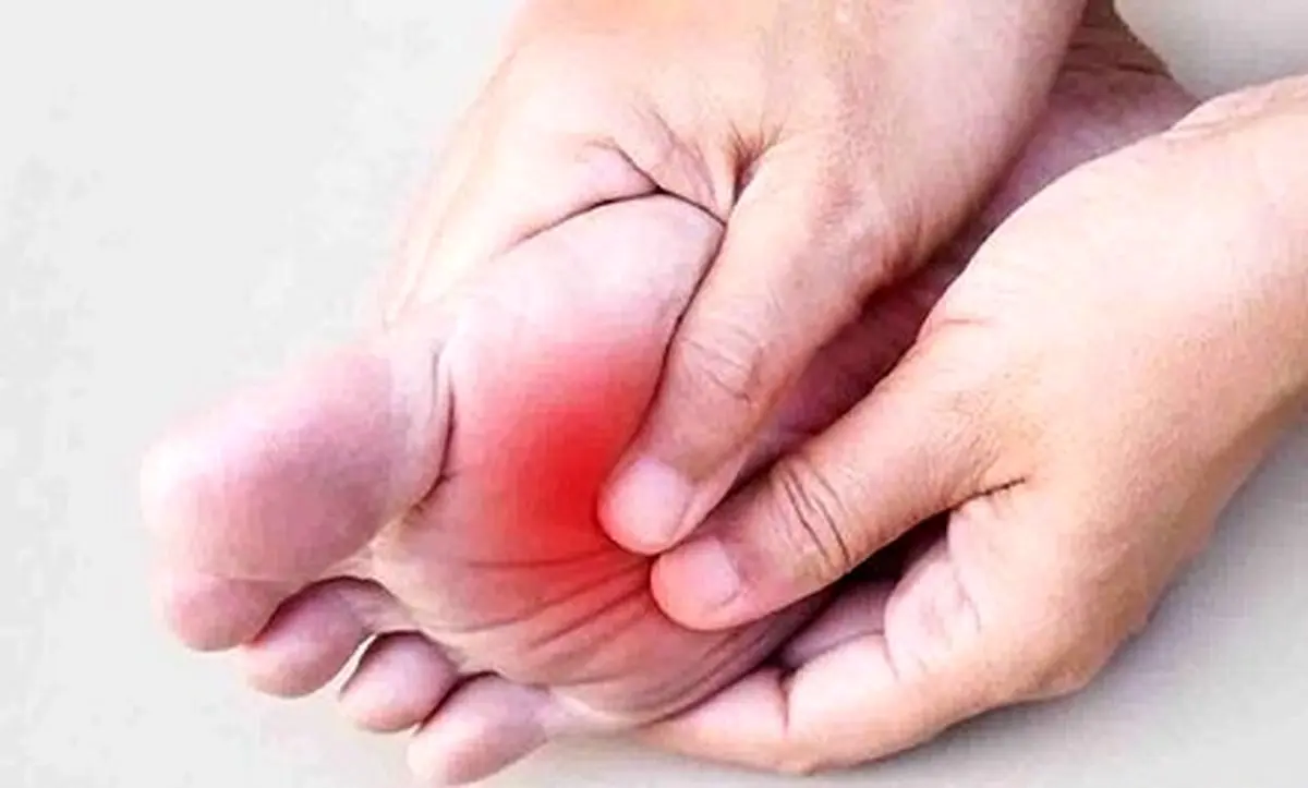 علت داغ شدن کف پا چیست؟