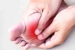 علت داغ شدن کف پا چیست؟