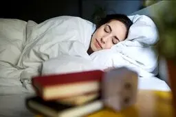 خطرات باورنکردنی به پهلو خوابیدن برای پوست شما !