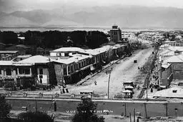 تصویری نایاب از خیابان ناصرخسرو در 90 سال پیش