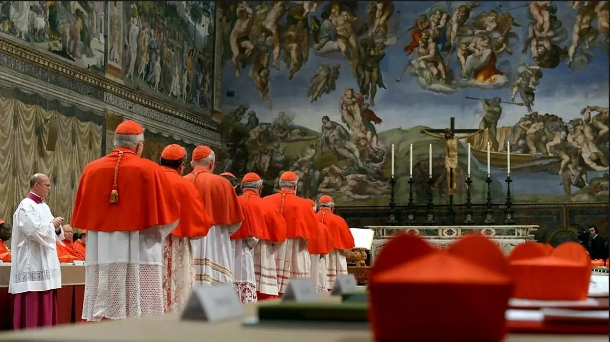 حکاکی روی استخوان مرغ! / پاپ‌ها چه غذایی می‌خورند؟ / نظارت بر غذا برای عدم نشت اطلاعات به بیرون