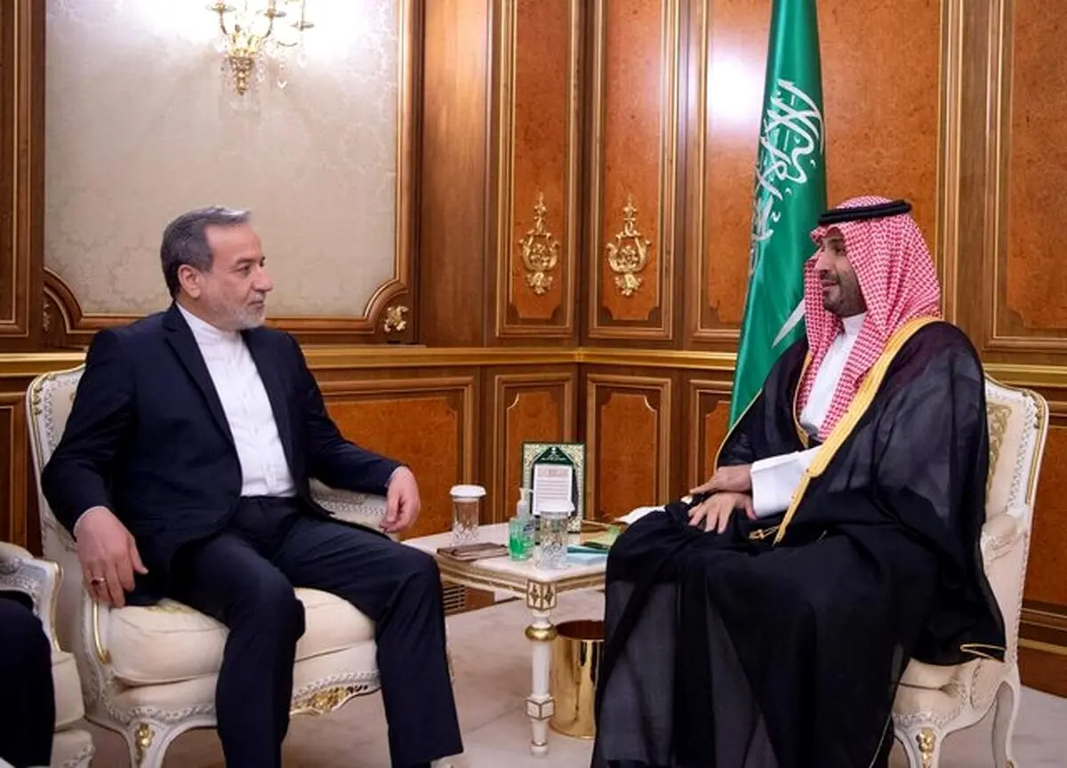 لحظه دیدار عراقچی و بن سلمان در جده