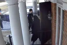 لحظه نجات دانش آموزان آمریکایی توسط دختر مسلمان