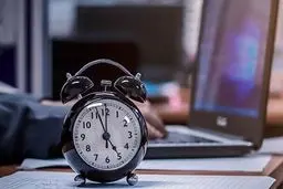 آیا تغییر ساعت رسمی منجر به کاهش مصرف انرژی می شود؟/ جدال دولت و مجلس به چه نتیجه ای می رسد؟