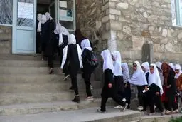 آمریکا و متحدانش به طالبان درباره بستن دبیرستان های دخترانه هشدار دادند