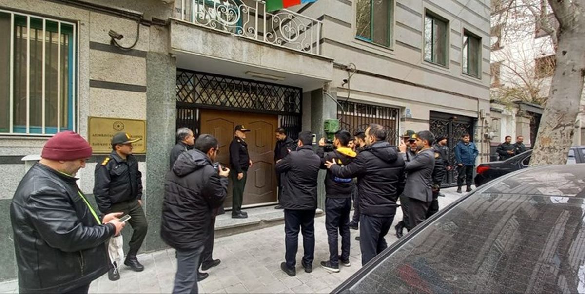 درگیری شجاعانه مامور با دستان خالی با مهاجم سفارت آذربایجان